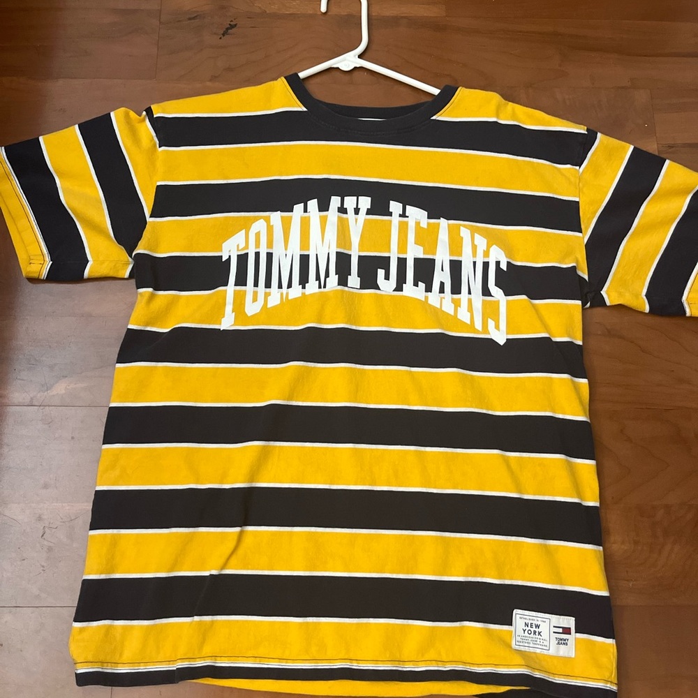 Tommy Hilfiger tee shirt